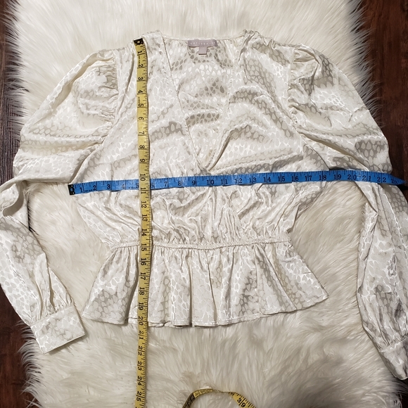 Chelsea. 28 women Top - Picture 6 of 14